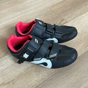 what type of cycling shoes for peloton